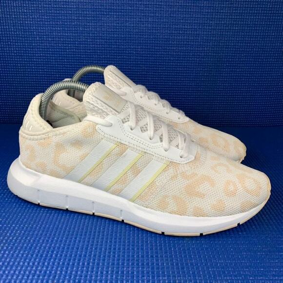 ADIDAS SWIFT RUN X HALO Women`s Size 9 White Pink Athletic Running Shoes HO1907 - Picture 3 of 8